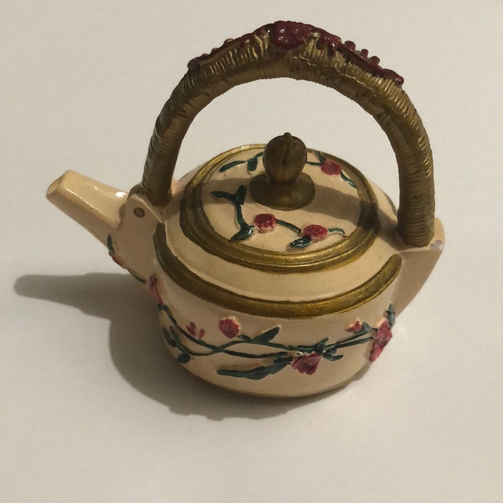 Small Vintage Rose Teapot Knickknack